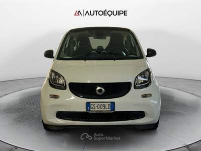 Smart ForTwo III 2015 1.0 Youngster 71cv c/S.S. Bianco usata Roma