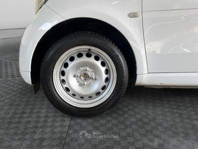 Smart ForTwo III 2015 1.0 Youngster 71cv c/S.S. Bianco usata Roma