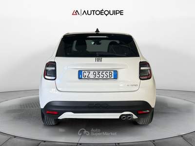 Fiat 600 IV 2023 1.2 hybrid Pop 145cv auto Bianco usata Roma