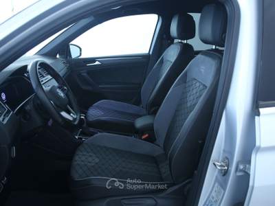 Volkswagen Tiguan 2.0 TDI SCR 110KW R-Line DSG Fari IQ.Light LED Matrix/R-Line "Black Style" Pack/Park Pilot Argento usata Feltre