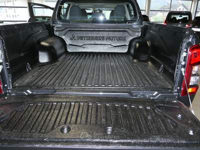 Mitsubishi L200 2.2TD Club Cab INTENSE SDA + IVA Grigio usata Brunico