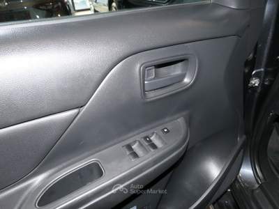 Mitsubishi L200 2.2TD Club Cab INTENSE SDA + IVA Grigio usata Brunico