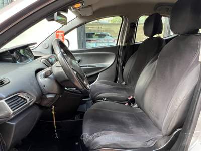 Lancia Ypsilon 95 CV 5 porte S&S Gold Grigio usata Angri