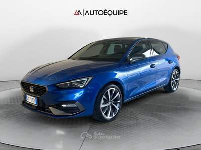 Seat Leon 1,5eTSIFR 5P85 D3UA7 MY 25 Blu/Azzurro usata Roma