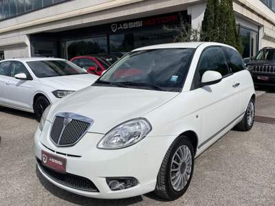 Lancia Ypsilon 75 CV Platino Bianco usata Assisi