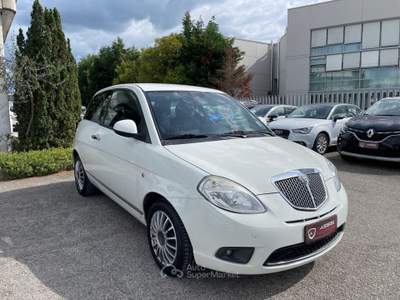 Lancia Ypsilon 75 CV Platino Bianco usata Assisi