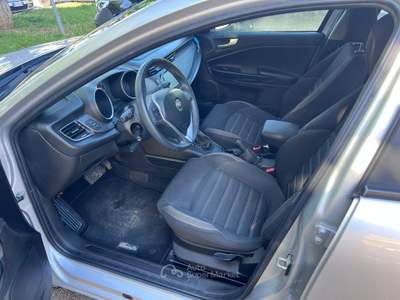 Alfa Romeo Giulietta Alfa Romeo Giulietta 1.6 JTDM 16V Business #10906 Argento usata Bastia Umbra