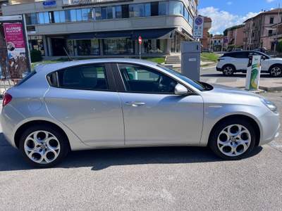 Alfa Romeo Giulietta Alfa Romeo Giulietta 1.6 JTDM 16V Business #10906 Argento usata Bastia Umbra
