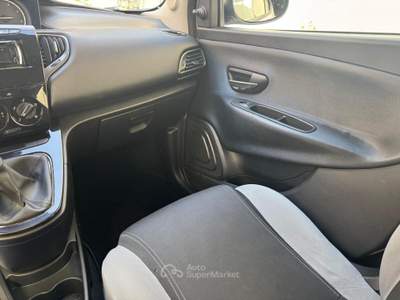 Lancia Ypsilon 16V 95 CV 5 porte S&S Platinum Bianco usata Cardito