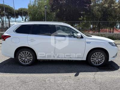 Mitsubishi Outlander MITSUBISHI Outlander 2.4 MIVEC 4WD PHEV Instyle Plus SDA Bianco usata Roma