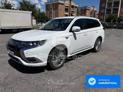 Mitsubishi Outlander MITSUBISHI Outlander 2.4 MIVEC 4WD PHEV Instyle Plus SDA Bianco usata Roma