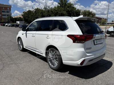 Mitsubishi Outlander MITSUBISHI Outlander 2.4 MIVEC 4WD PHEV Instyle Plus SDA Bianco usata Roma