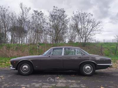 Jaguar XJ 4.2, meccanica e interni restaurati, targa rm Marrone usata Roma