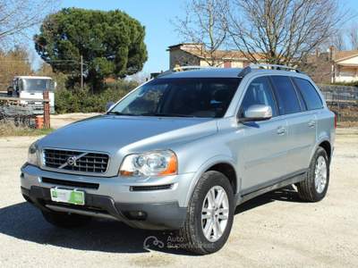 Volvo XC90 2.4 D5 / Automatica / AWD / Executive Grigio usata Roma