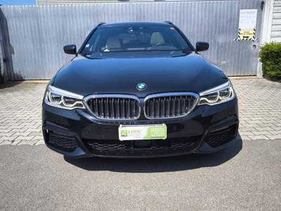 BMW Serie 5 530d d xDrive 249CV Touring Msport Nero usata Casteggio