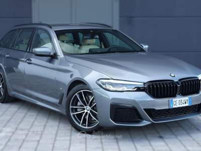 BMW Serie 5 520d 520d 48V xDrive Touring Msport 4x4 Grigio usata Caorso