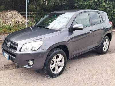 Toyota RAV4 Toyota RAV 4 RAV4 2.2 D-4D 150 CV DPF Luxury Grigio usata Cassano delle Murge