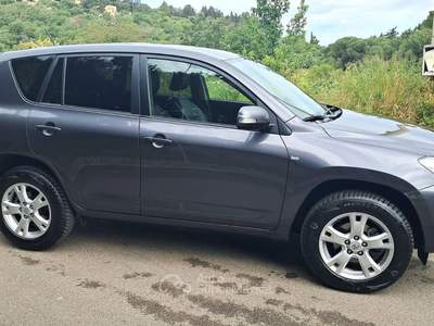 Toyota RAV4 Toyota RAV 4 RAV4 2.2 D-4D 150 CV DPF Luxury Grigio usata Cassano delle Murge