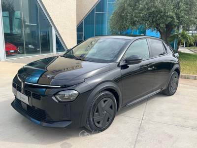 Lancia Ypsilon Hybrid e-DCT - possibilità noleggio no scoring Nero usata Gela