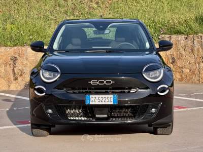 Fiat 600 HYBRID 145CV DCT MHEV+NAVI+RCAM+2PDC+LED Nero usata Civitavecchia