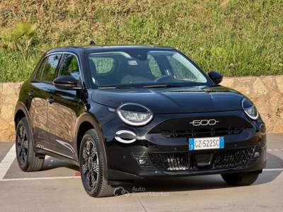 Fiat 600 HYBRID 145CV DCT MHEV+NAVI+RCAM+2PDC+LED Nero usata Civitavecchia