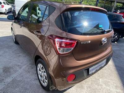 Hyundai i10 1.0 MPI TECH 67cv Marrone usata Napoli