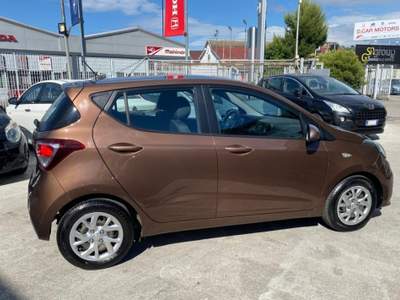 Hyundai i10 1.0 MPI TECH 67cv Marrone usata Napoli