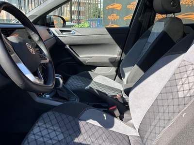 Volkswagen Taigo R Line Version non fumatore + 2 TAGLIANDI CASA MADRE Grigio usata Roma