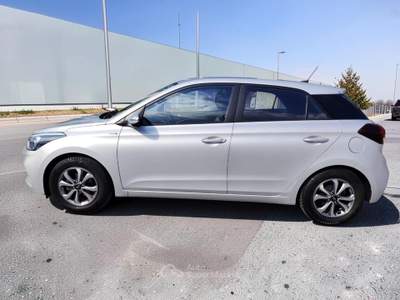 Hyundai i20 1.2 5 porte Econext Connectline Argento usata Cassacco