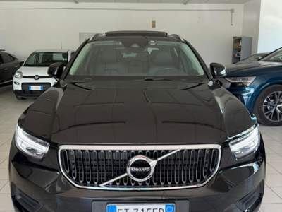 Volvo XC40 D4 AWD Geartronic Momentum Nero usata Castellammare di Stabia