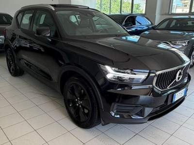 Volvo XC40 D4 AWD Geartronic Momentum Nero usata Castellammare di Stabia