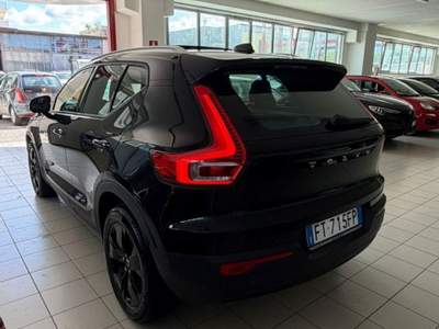 Volvo XC40 D4 AWD Geartronic Momentum Nero usata Castellammare di Stabia