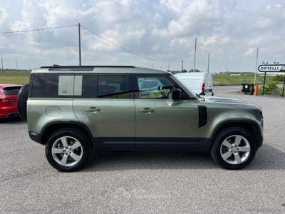 Land Rover Defender Defender 110 3.0D I6 250 CV AWD Auto SE Verde usata Cerea