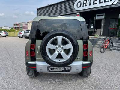 Land Rover Defender Defender 110 3.0D I6 250 CV AWD Auto SE Verde usata Cerea