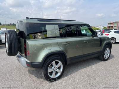 Land Rover Defender Defender 110 3.0D I6 250 CV AWD Auto SE Verde usata Cerea
