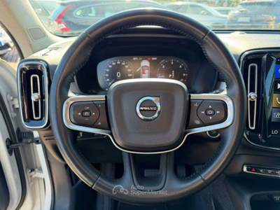 Volvo XC40 D3 150CV Geartronic Momentum Bianco usata San Donà di Piave