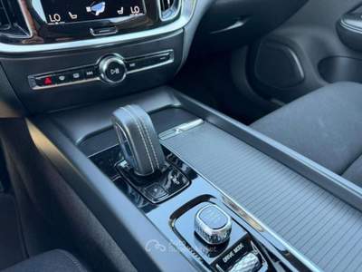 Volvo V60 B4 (d) 197CV Geartronic Momentum Business Pro Blu/Azzurro usata San Donà di Piave
