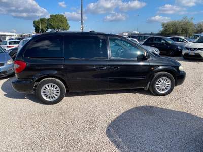 Chrysler Voyager / Grand Voyager Voyager 2.5 CRD cat LX Leather Nero usata Corato