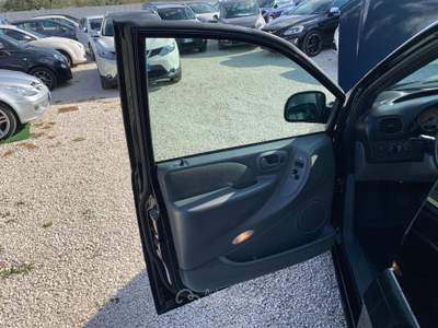 Chrysler Voyager / Grand Voyager Voyager 2.5 CRD cat LX Leather Nero usata Corato