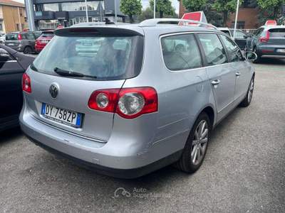 Volkswagen Passat Passat VI 2005 Variant 2.0 tdi Highline c/navi Argento usata Zola Predosa