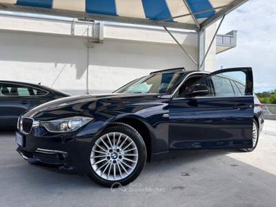 BMW Serie 3 320d 318 320d Efficient Dynamics Touring Luxury Blu/Azzurro usata ALTAMURA