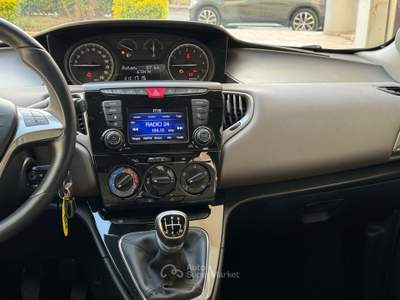 Lancia Ypsilon 5 porte Platinum Argento usata SANTERAMO IN COLLE
