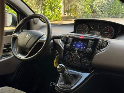 Lancia Ypsilon 5 porte Platinum Argento usata SANTERAMO IN COLLE