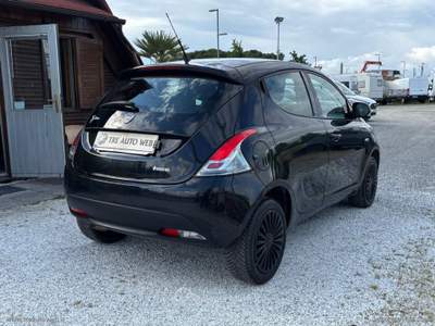 Lancia Ypsilon Ypsilon 1.2 69 CV 5p. S&S Elefantino Blu Nero usata Prato