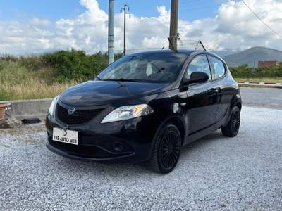 Lancia Ypsilon Ypsilon 1.2 69 CV 5p. S&S Elefantino Blu Nero usata Prato Lancia Ypsilon Ypsilon 1.2 69 CV 5p. S&S Elefantino Blu Nero usata Prato