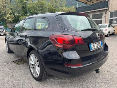 Opel Astra Sports Tourer CON GANCIO usata Omegna