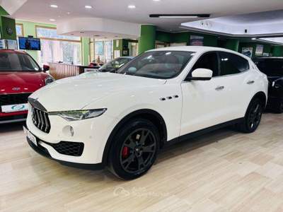 Maserati Levante V6 Diesel 250 CV AWD Gransport Bianco usata Morano Calabro