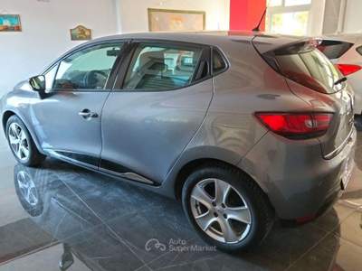 Renault Clio 1.2 75 CV 5p. Zen Grigio usata Trani