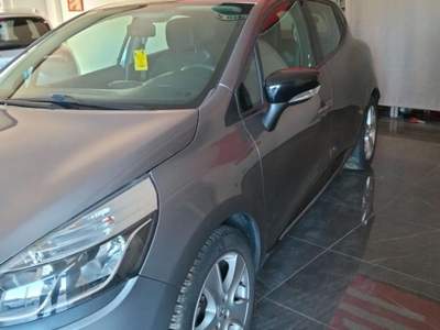 Renault Clio 1.2 75 CV 5p. Zen Grigio usata Trani