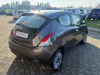 Lancia Ypsilon 5 porte GPL Ecochic Gold Grigio usata Calestano